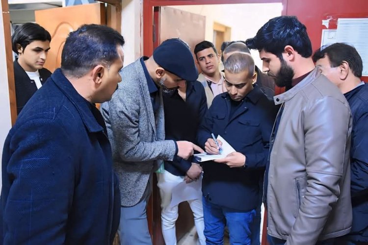 بالصور: مدير بلدية الناصرية يستقبل المواطنين لمتابعة طلباتهم واحتياجاتهم