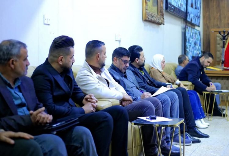 مدير بلدية الناصرية يترأس اجتماعًا لبحث القضايا الإدارية وتسهيل الإجراءات للمواطنين