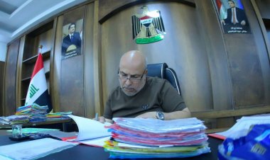 بجهودٍ متواصلةٍ وخارج أوقات الدوام الرسمي، يواصل مدير بلدية الناصرية المهندس قحطان عدنان توقيع كتب التمليك الخاصة بالشرائح المستفيدة، مؤكدًا عزمه على استكمال هذا الملف الحيوي بشكل كامل، والعمل على تسهيل إجراءات التمليك بما يضمن وصول الحقوق إلى مستحقيها.