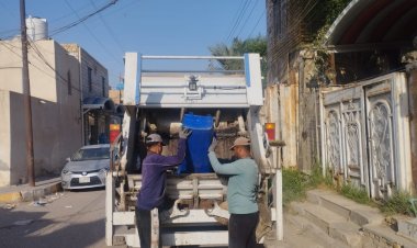 كوادر بلدية الناصرية تواصل أعمالها الخدمية لإظهار المدينة بأجمل صورة