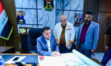 ????بحضور مدير بلدية الناصرية المهندس قحطان عدنان  محافظ ذي قار السيد مرتضى الإبراهيمي يصادق على التصاميم القطاعية لتوزيع قطع الأراضي الخاصة بالشركة العامة لتعبئة وخدمات الغاز – فرع ذي قار ويبارك لموظفيها مؤكداً إنصاف جميع الشرائح وضمان العدالة في التوزيع .