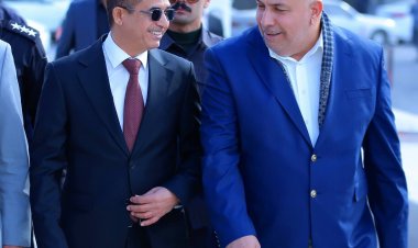 محافظ ذي قار يتفقد الإجراءات الاحترازية لجسر الزيتون ويشرف على إكساء طريق الجامعة