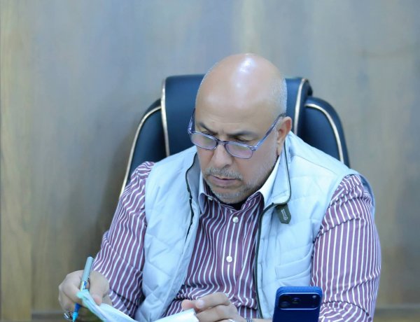 مدير بلدية الناصرية يواصل توقيع كتب التمليك للشرائح المستفيدة