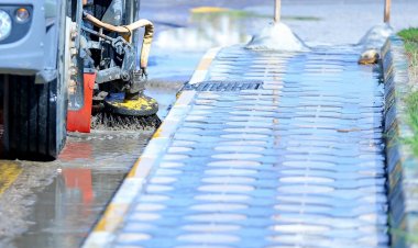 مدير بلدية الناصرية يشرف على حملة كبرى لغسل وتنظيف الشوارع