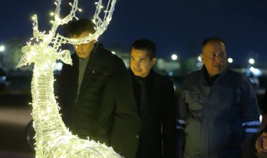 مدير بلدية الناصرية يشرف على أعمال نصب الزينة والإنارة