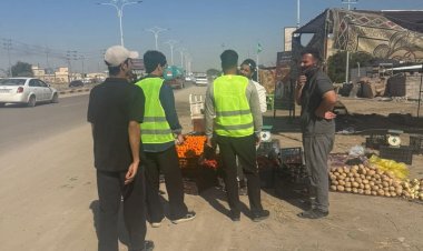 ‏تواصل كوادر بلدية الناصرية أعمالها في متابعة التجاوزات في جميع أحياء وشوارع المدينة، وذلك استناداً إلى توجيهات السيد مدير بلدية الناصرية الحقوقي محمد جبار ضايف، لمتابعة هذا الملف الحيوي والعمل على فتح الشوارع وإزالة العوائق أمام حركة المواطنين وانسيابية السير. ‏كما تؤكد البلدية على فرض العقوبات والغرامات المالية بحق المخالفين، داعيةً الجميع إلى الالتزام بالأنظمة والتعليمات حفاظاً على الممتلكات العامة والمظهر الحضاري للمدينة. #شعبة_الاعلام_والاتصال_الحكومي